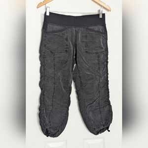 Lululemon Athletica Women's (Size 6) Cool-Down Capris/Cropped Pants